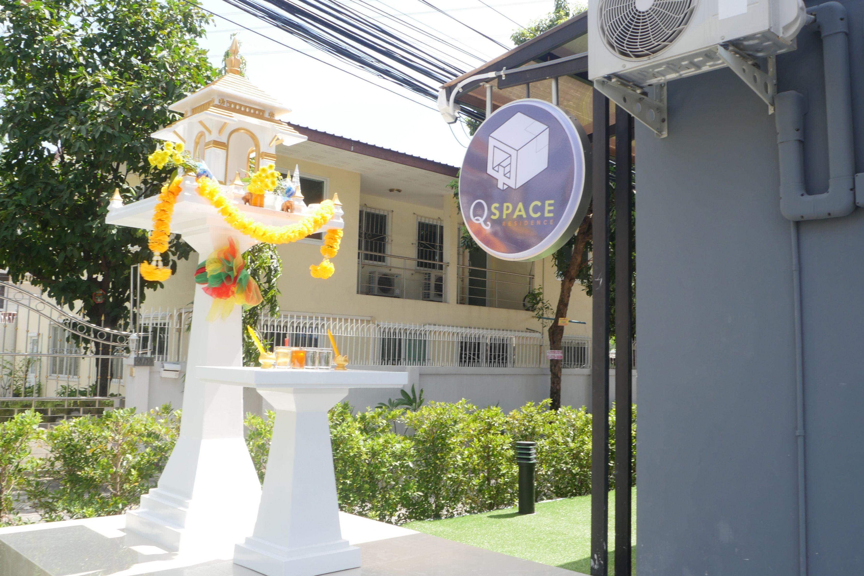 Q Space 2*